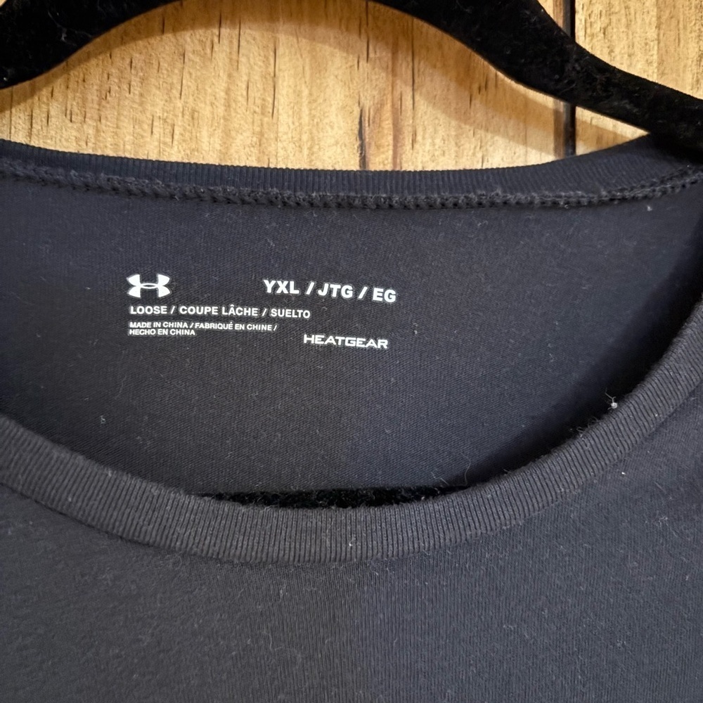 Boy’s Under Armour Youth Long Sleeve T-Shirt - Size XL - Picture 3 of 6